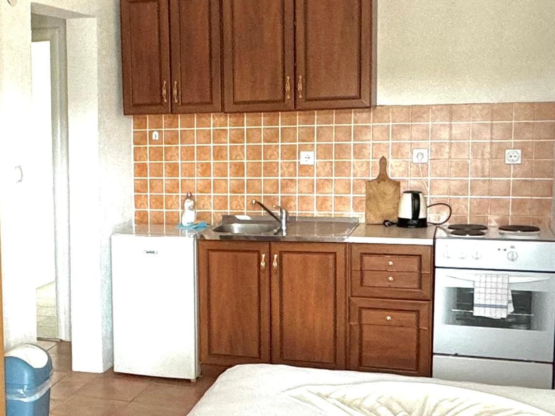 Apartments Lj Ulcinj Bagian luar foto